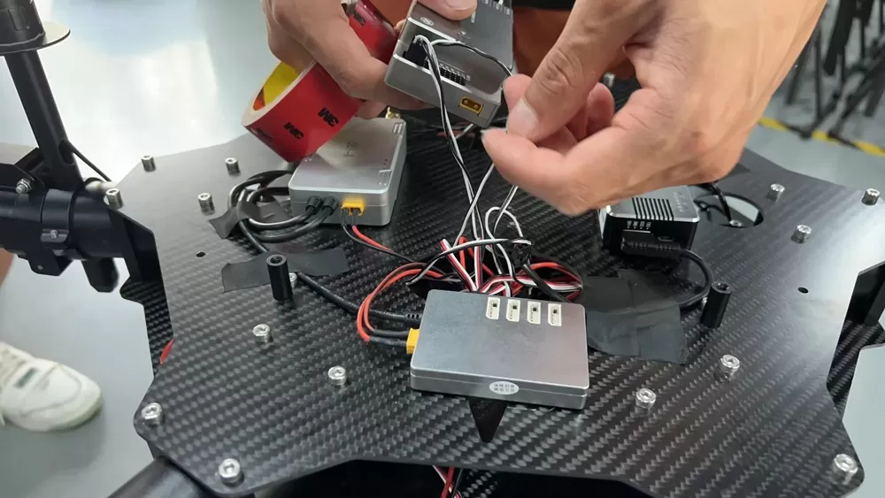 بازرسی کیفیت پیش از حمل و نقل کارخانه پهپاد باری ZAi-10 بازرسی کیفیت پیش از حمل و نقل کارخانه پهپاد باری ZAi-10